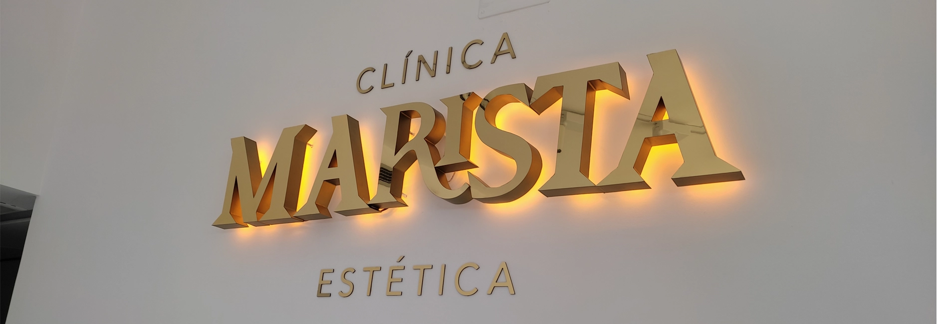 Letras corpóreas iluminadas